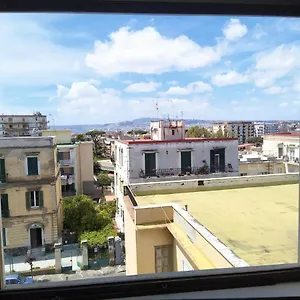 Appartamento Vesuvio Corner - Spacious And Colorful In San Giorgio, Very Close To Napoli, Ideal For Families And Groups, Close To Pompeii, Sorrento..., San Giorgio a Cremano